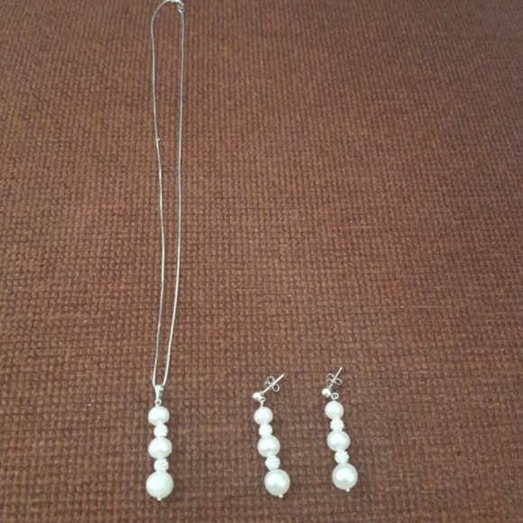 Cultured freshwater pearl necklace and earring - Picture 5 of 5